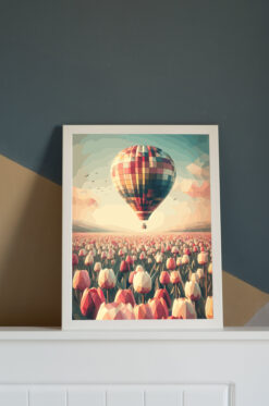 Med luftballon er en plakat fra Plakattrykkeren. Den passer perfekt som vægpynt på børneværelset.